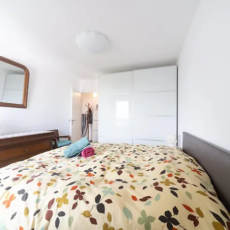 Terrace - Private Parking - Subway 2 Min Apartment